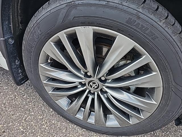 used 2021 Toyota Highlander car, priced at $41,405
