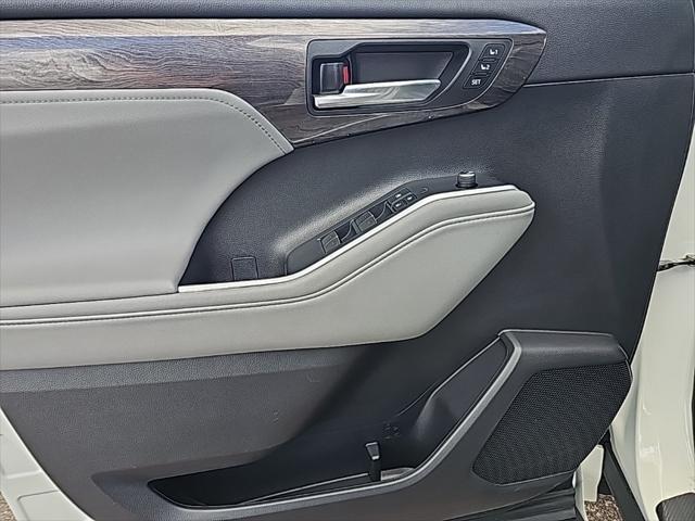 used 2021 Toyota Highlander car, priced at $41,405