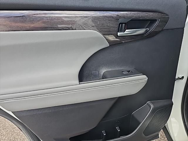 used 2021 Toyota Highlander car, priced at $41,405