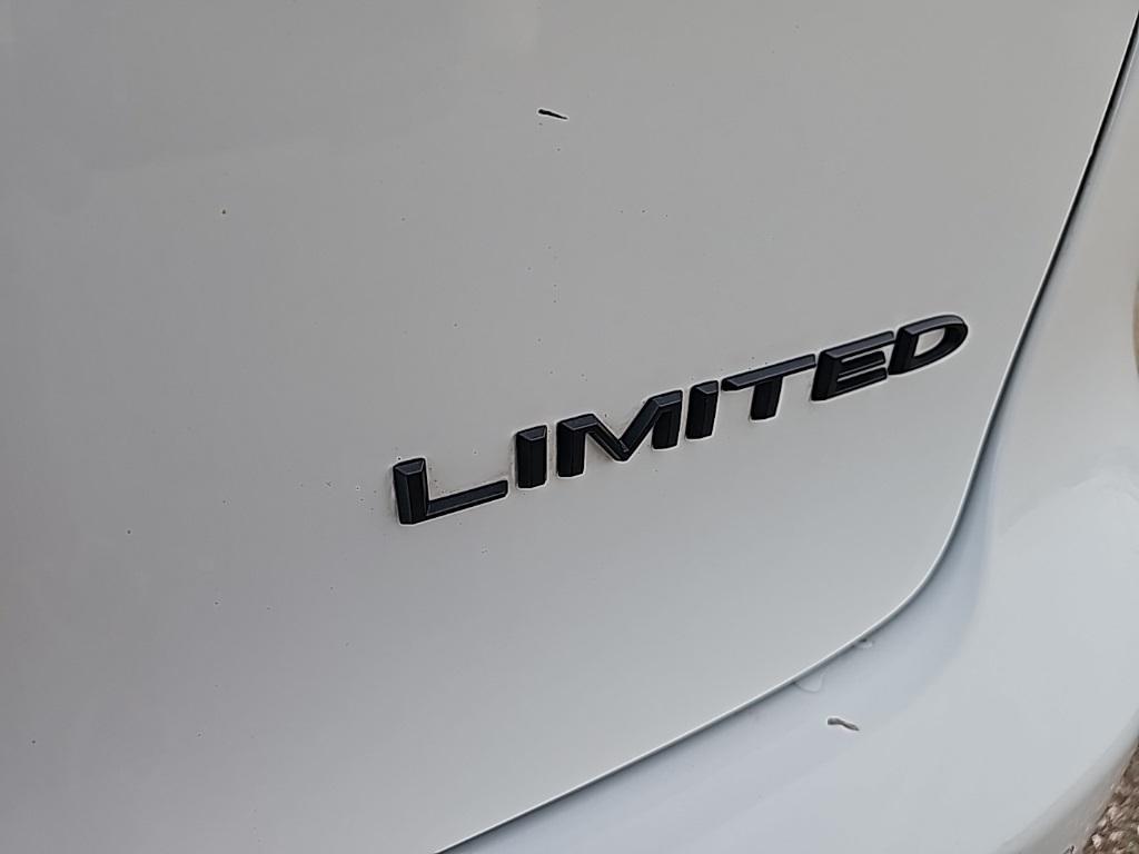 used 2025 Chrysler Pacifica car, priced at $37,867