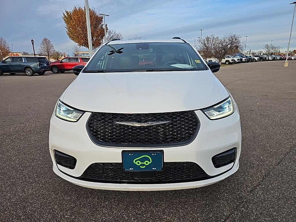 used 2025 Chrysler Pacifica car, priced at $37,867
