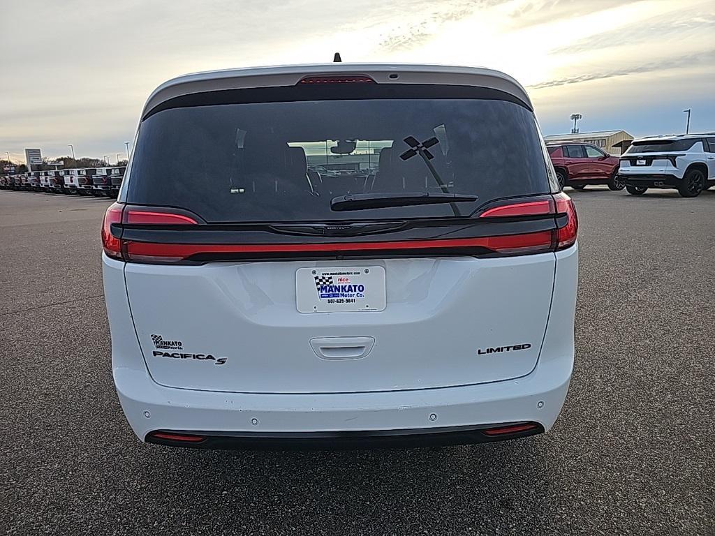 used 2025 Chrysler Pacifica car, priced at $37,867