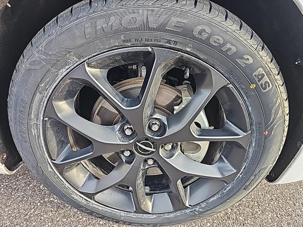 used 2025 Chrysler Pacifica car, priced at $37,867