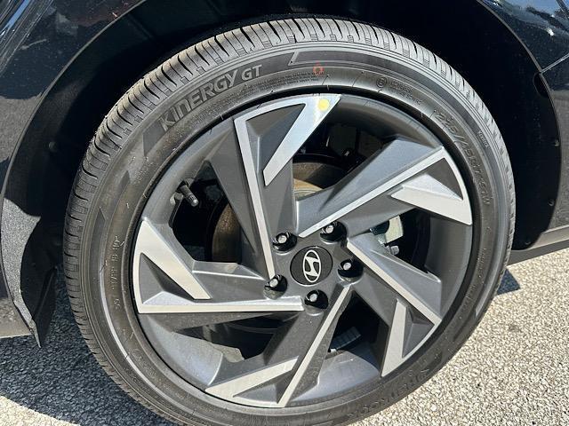 new 2025 Hyundai Elantra car, priced at $27,595