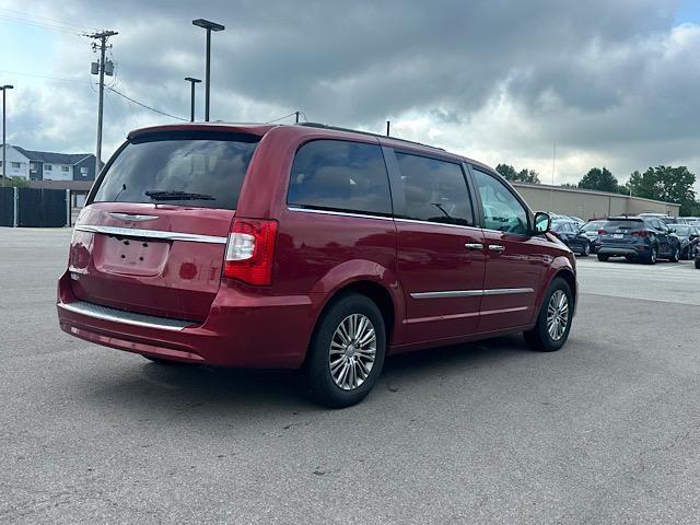 used 2014 Chrysler Town & Country car