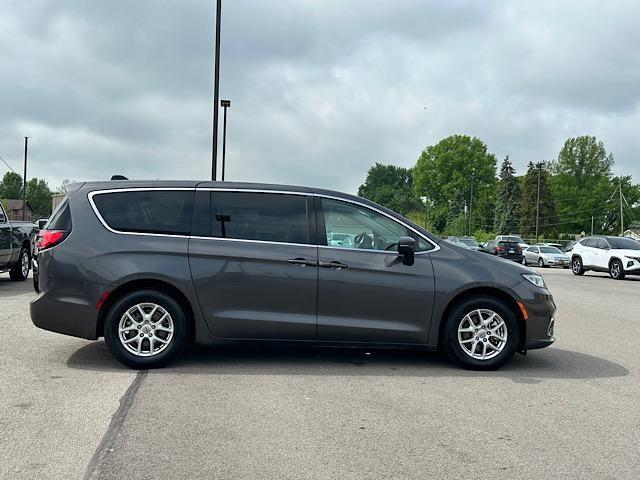 used 2021 Chrysler Pacifica Hybrid car, priced at $22,319