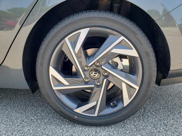 new 2025 Hyundai Elantra car, priced at $28,525