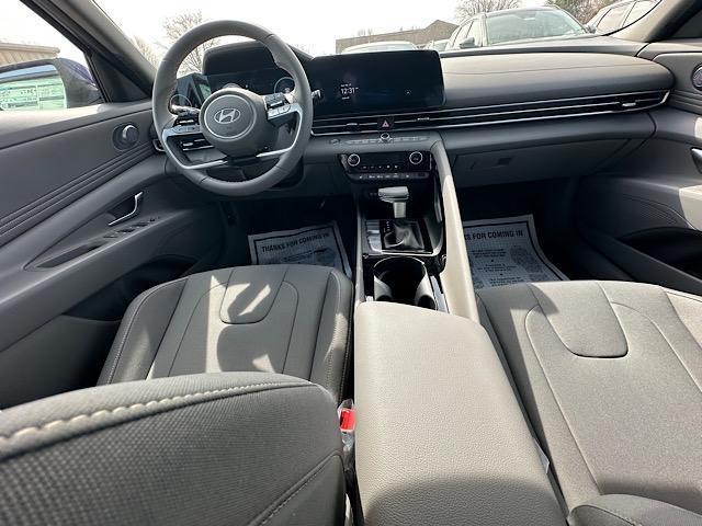 new 2025 Hyundai Elantra car