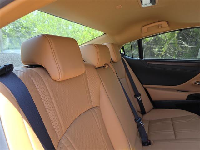 new 2025 Lexus ES 300h car, priced at $56,229