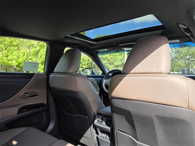 new 2025 Lexus ES 350 car, priced at $49,604