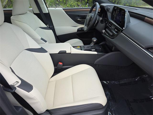 new 2025 Lexus ES 350 car, priced at $48,044
