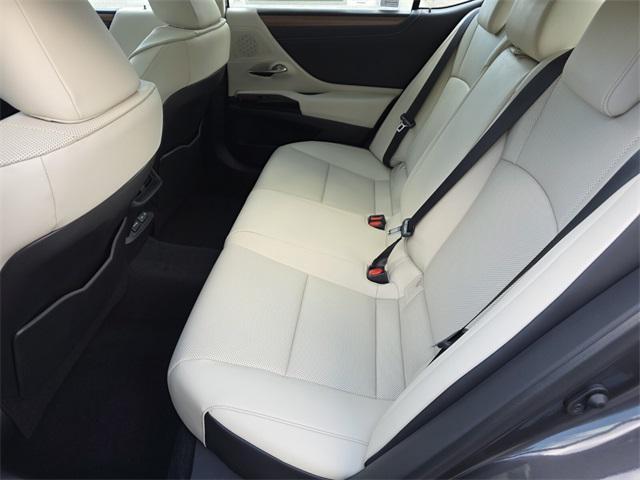 new 2025 Lexus ES 350 car, priced at $48,044