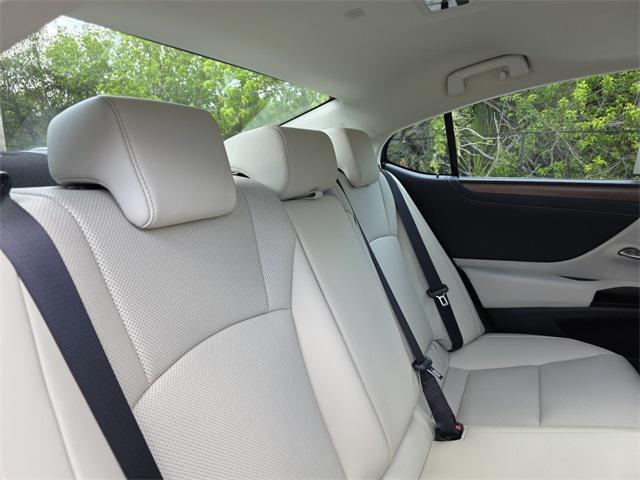 new 2025 Lexus ES 350 car, priced at $48,044