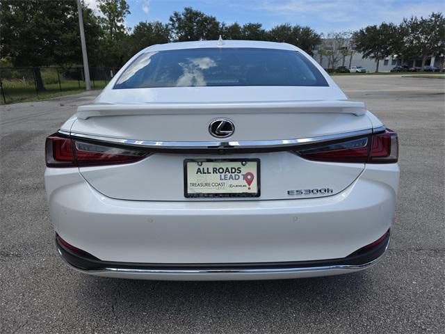 new 2025 Lexus ES 300h car, priced at $54,159