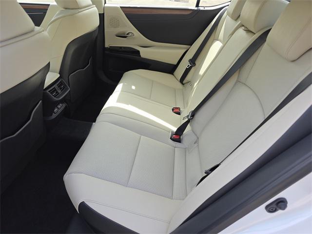 new 2025 Lexus ES 300h car, priced at $50,824