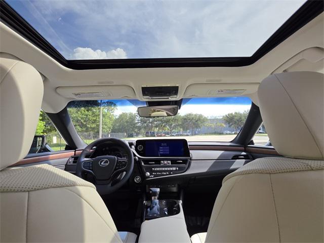 new 2025 Lexus ES 300h car, priced at $50,824