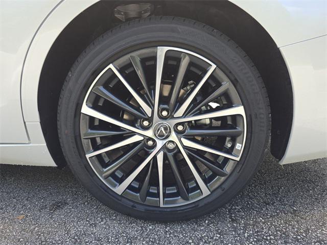 new 2025 Lexus ES 300h car, priced at $50,824