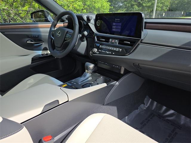 new 2025 Lexus ES 300h car, priced at $50,824