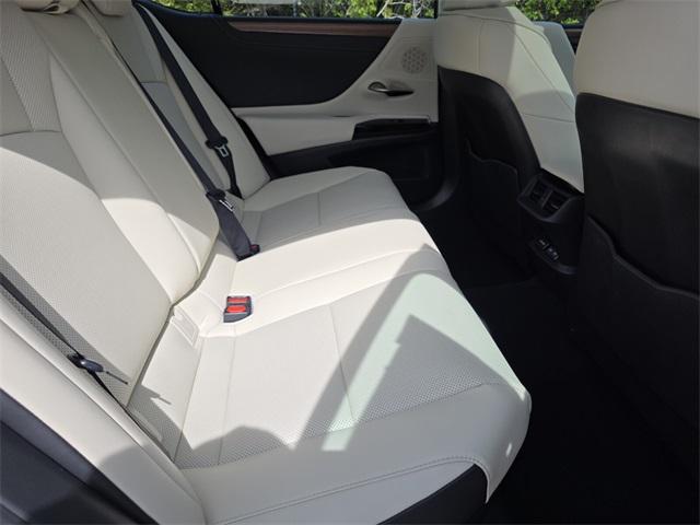 new 2025 Lexus ES 300h car, priced at $50,824
