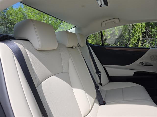 new 2025 Lexus ES 300h car, priced at $50,824