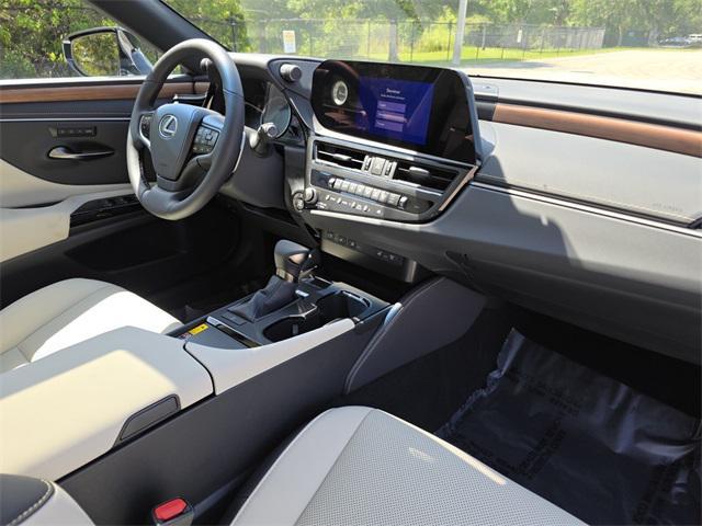 new 2025 Lexus ES 350 car, priced at $48,044