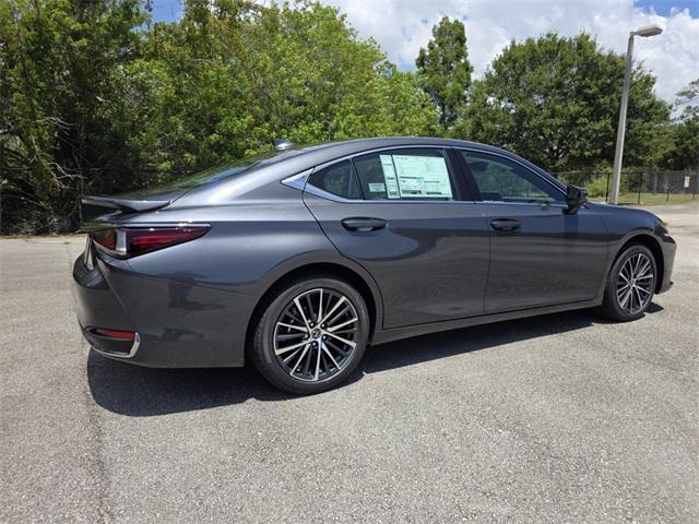 new 2025 Lexus ES 300h car, priced at $51,194