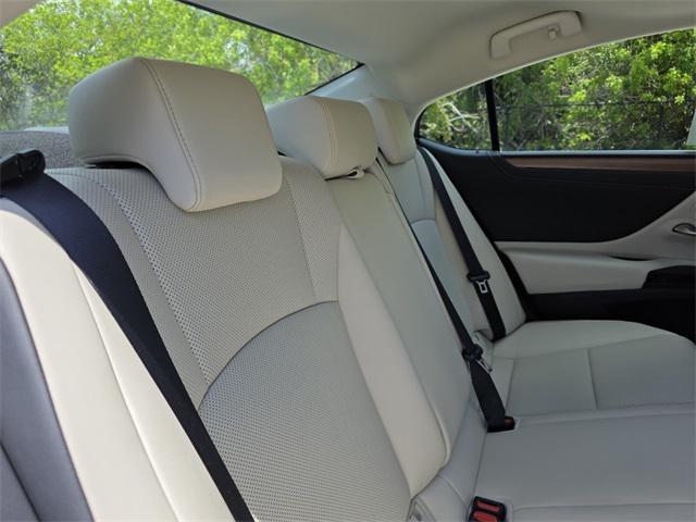 new 2025 Lexus ES 300h car, priced at $51,194
