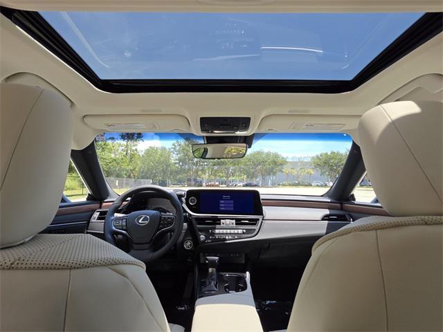 new 2025 Lexus ES 300h car, priced at $51,194