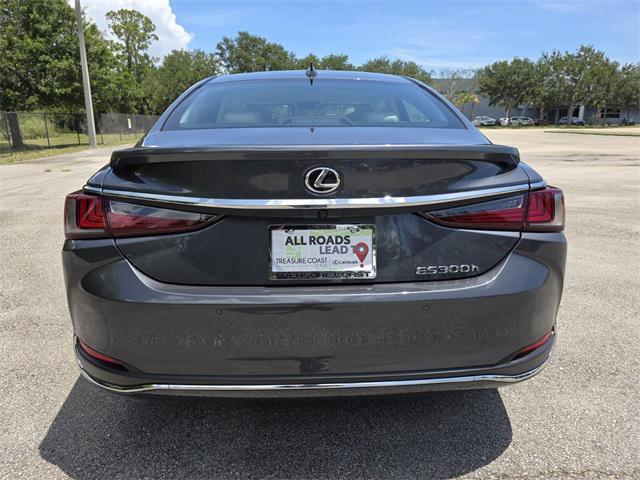 new 2025 Lexus ES 300h car, priced at $51,194
