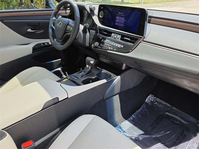 new 2025 Lexus ES 300h car, priced at $51,194