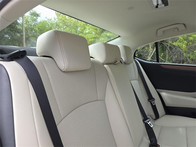 new 2025 Lexus ES 350 car, priced at $48,264