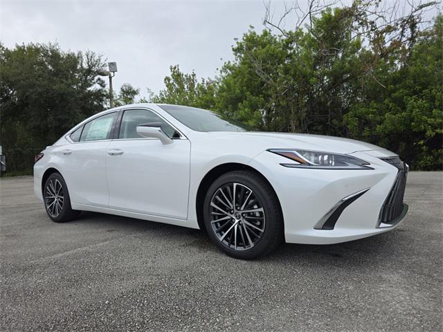 new 2025 Lexus ES 300h car, priced at $50,924