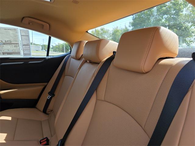new 2025 Lexus ES 350 car, priced at $48,775