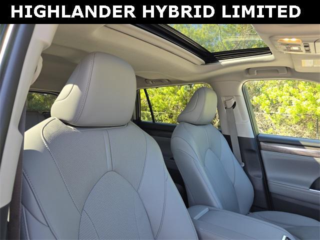 used 2022 Toyota Highlander car, priced at $39,626