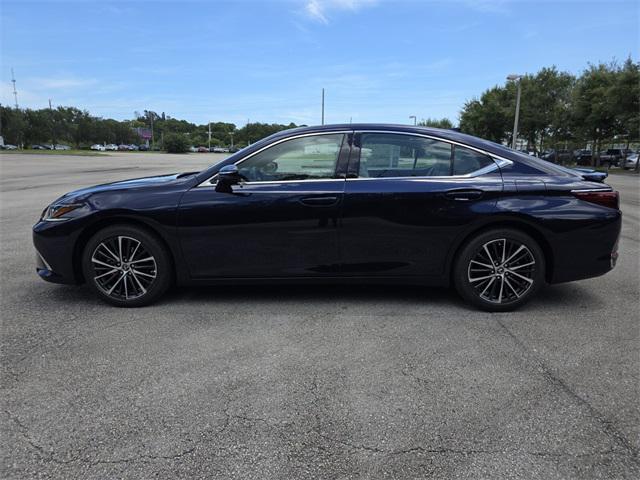 new 2025 Lexus ES 300h car, priced at $50,424
