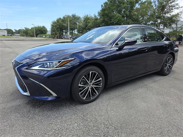 new 2025 Lexus ES 300h car, priced at $50,424
