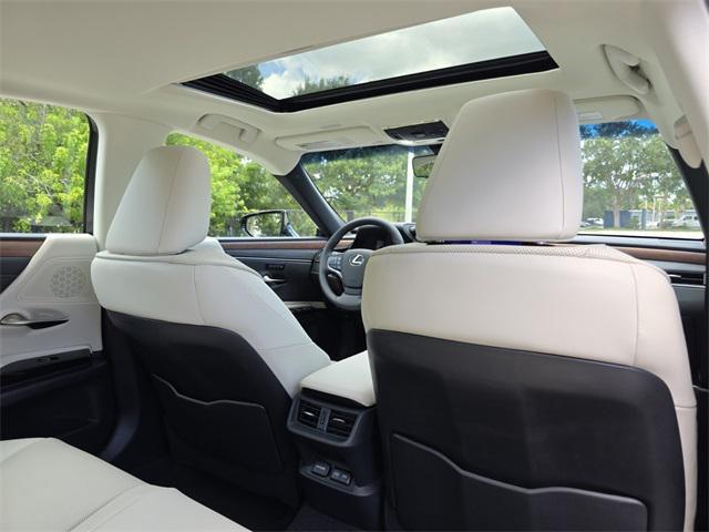 new 2025 Lexus ES 300h car, priced at $50,424