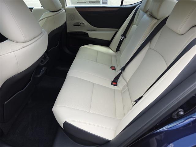 new 2025 Lexus ES 300h car, priced at $50,424
