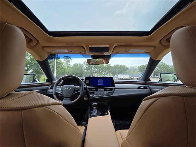 new 2025 Lexus ES 300h car, priced at $53,439