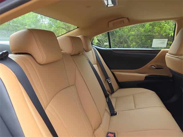 new 2025 Lexus ES 300h car, priced at $53,439
