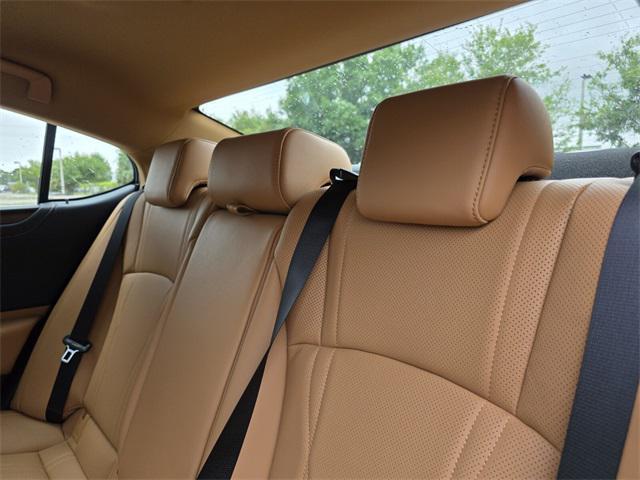 new 2025 Lexus ES 300h car, priced at $53,439