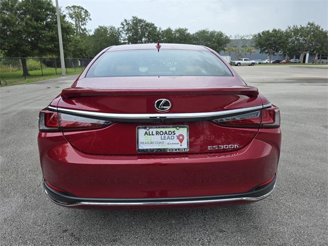 new 2025 Lexus ES 300h car, priced at $53,439