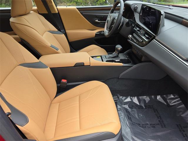 new 2025 Lexus ES 300h car, priced at $53,439
