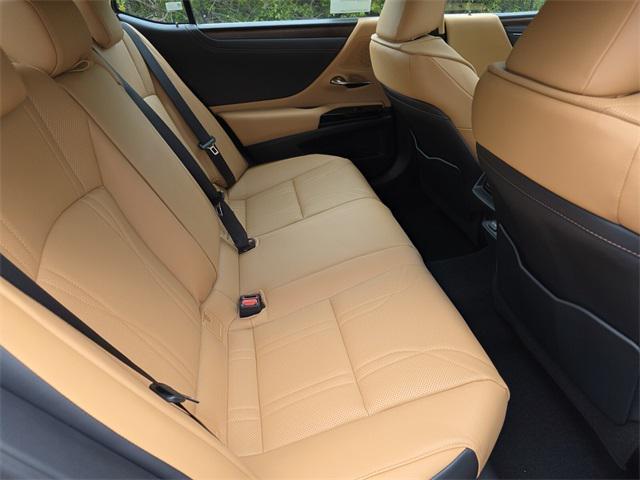 new 2025 Lexus ES 300h car, priced at $53,439