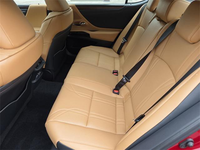 new 2025 Lexus ES 300h car, priced at $53,439
