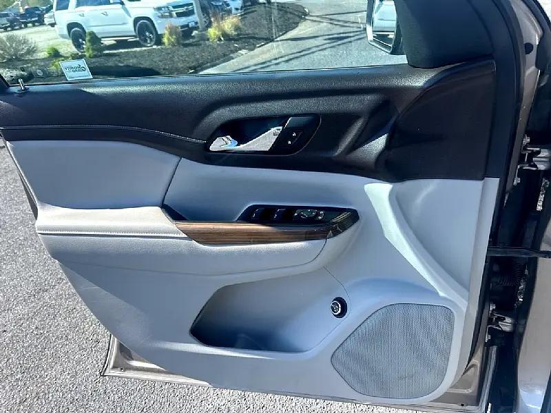 used 2023 GMC Acadia car, priced at $28,995