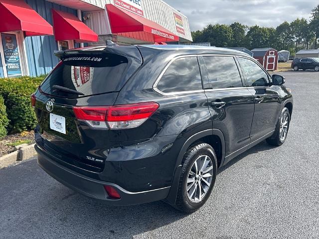 used 2019 Toyota Highlander car, priced at $26,995