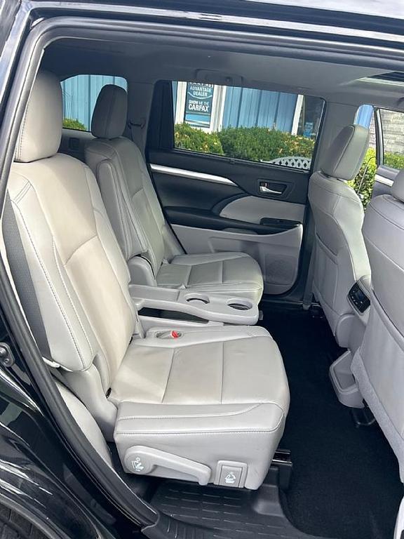 used 2019 Toyota Highlander car, priced at $26,995