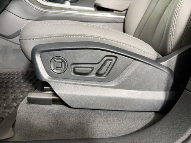 new 2025 Audi Q7 car, priced at $71,891