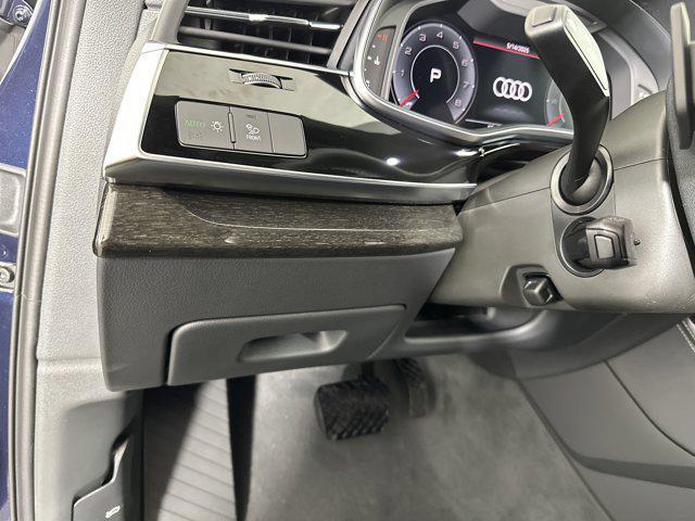 new 2025 Audi Q7 car, priced at $75,491